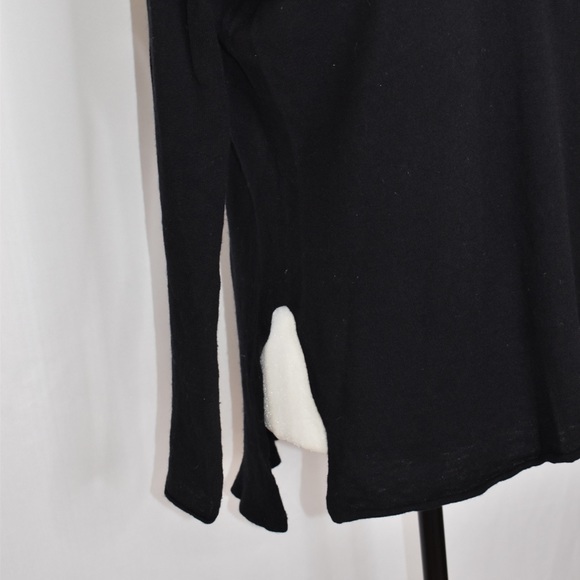 V Neck Sweater - Picture 2 of 4